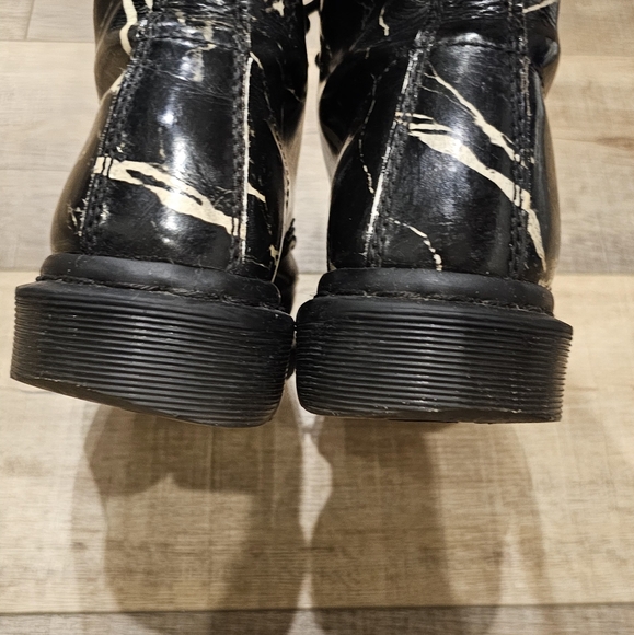 Stylish Black and White Women's Boots - Picture 5 of 8